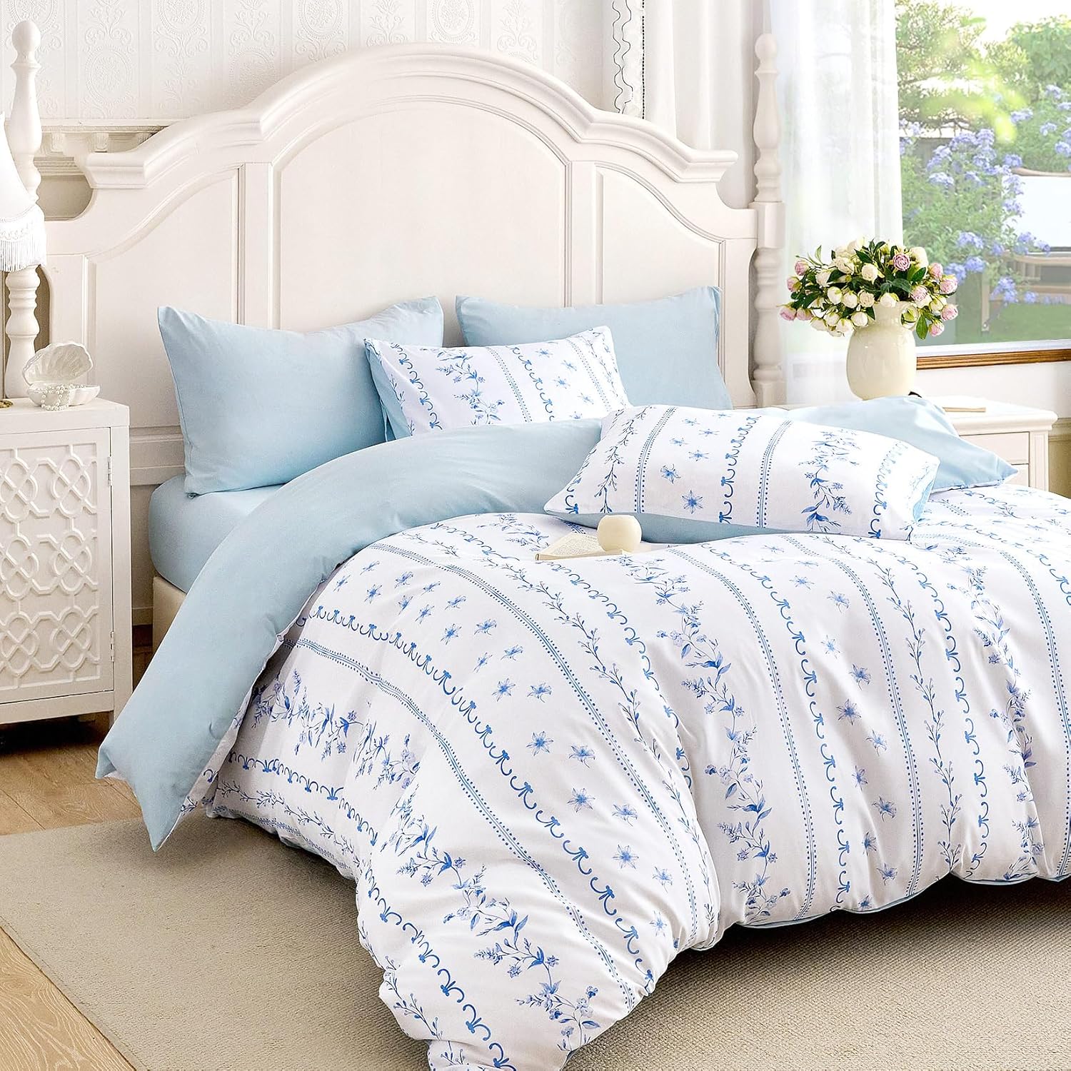 3-Piece Queen Blue White Floral Shabby Chic Lightweight Comforter Set